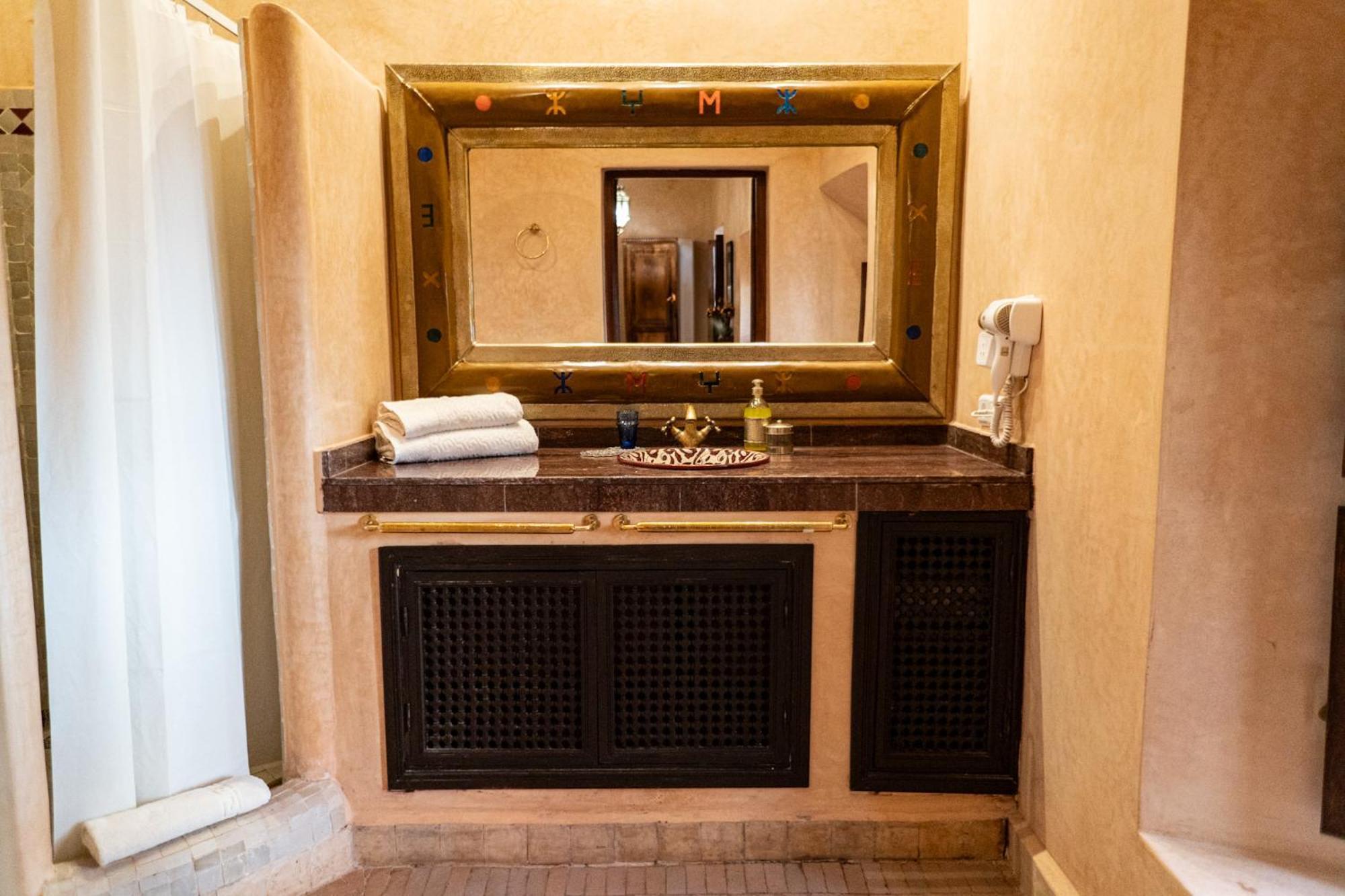 Equity Point Marrakech Hostel Маракеш Екстериор снимка